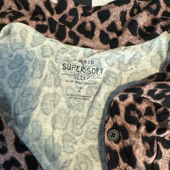Torrid leopard super soft pajama set - Picture 4 of 6